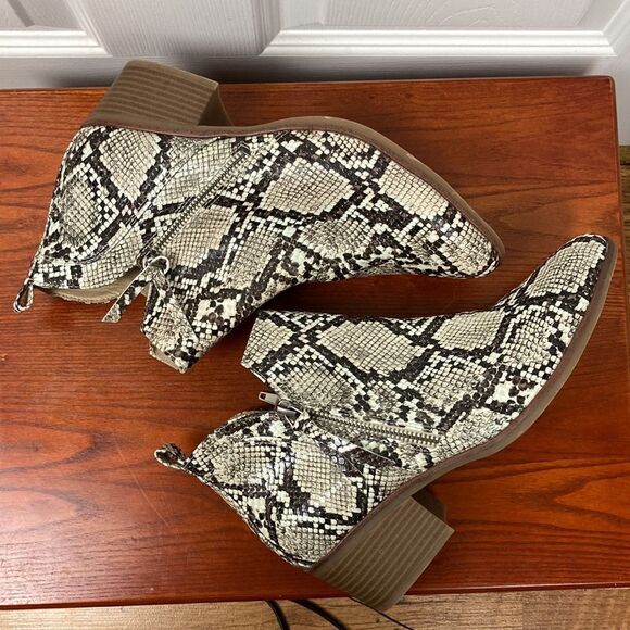 Mia Auden Snake Print Ankle Booties Size 8.5 - Picture 2 of 12
